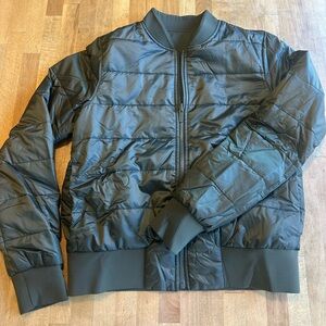 Lulu Lemon Women’s reversible bomber jacket. Army green.